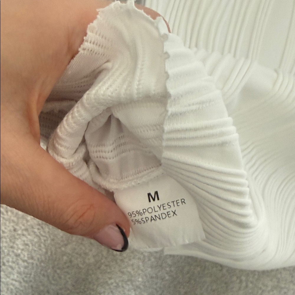 Elegant White Long Sleeve Top - Picture 5 of 5
